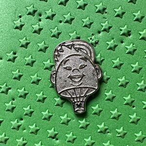 Silver Balloon Kid Pin - Authentic Pin Trading Pin